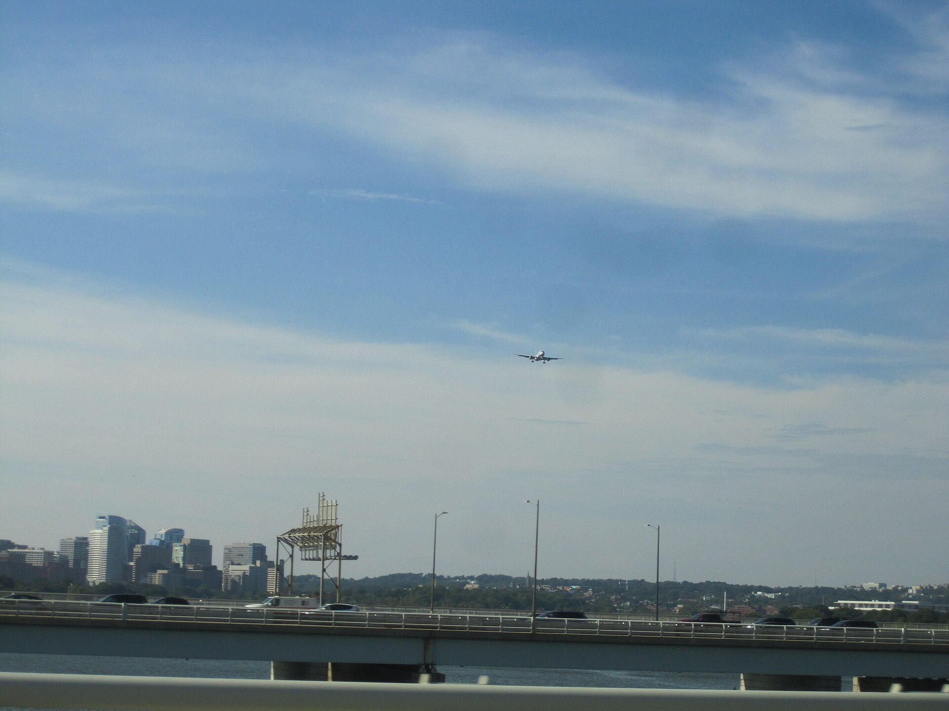 American Airlines A320 landing at DCA seen from I-395 in Washington, DC.